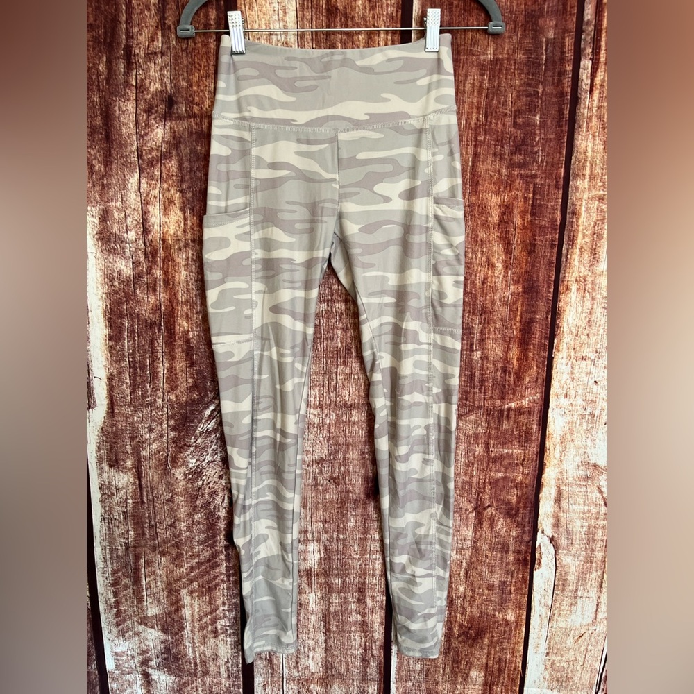 Hippie Rose | Women’s Gray Camouflage Leggings - Picture 2 of 10